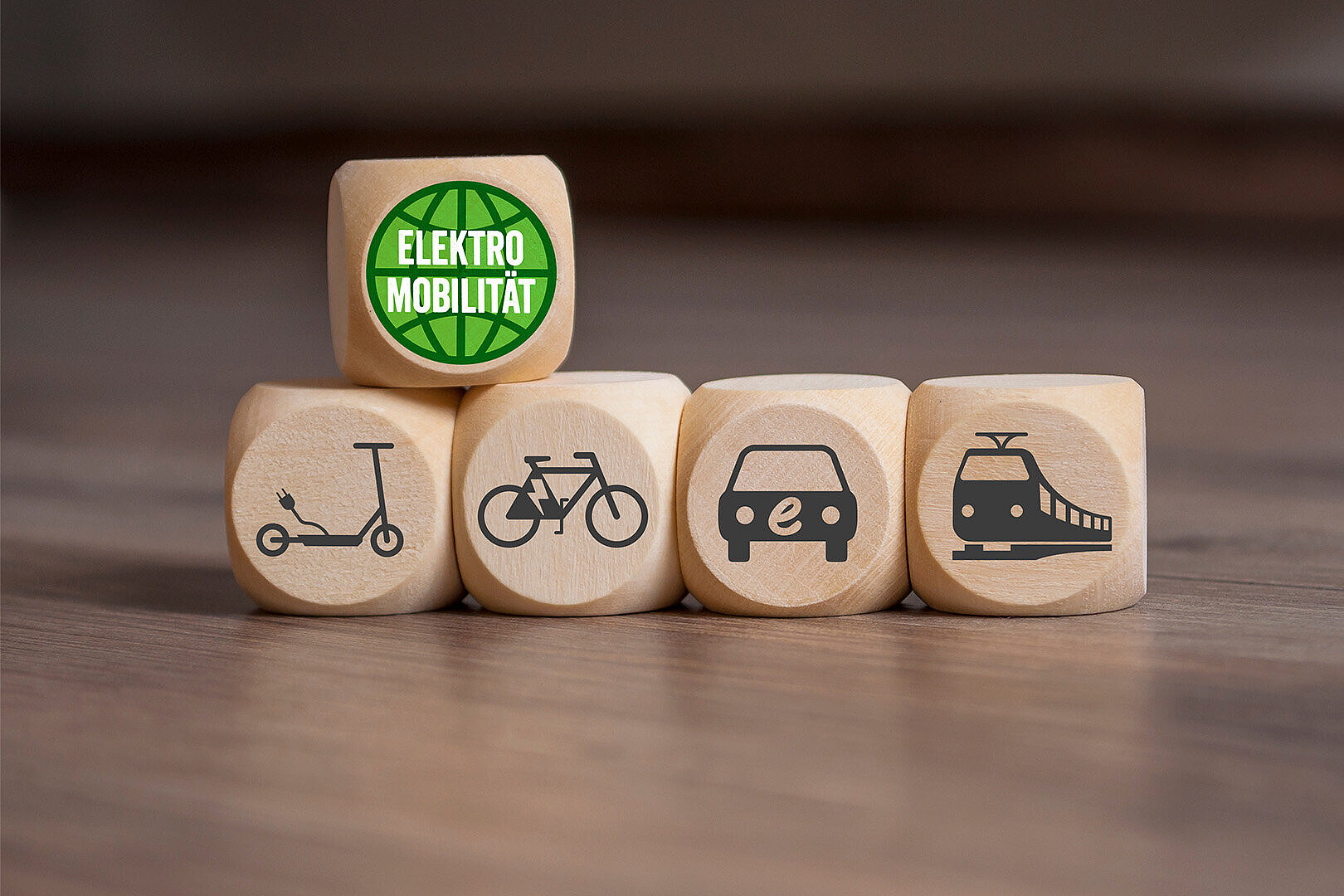 Darstellung der Elektro Mobilität auf Würfeln