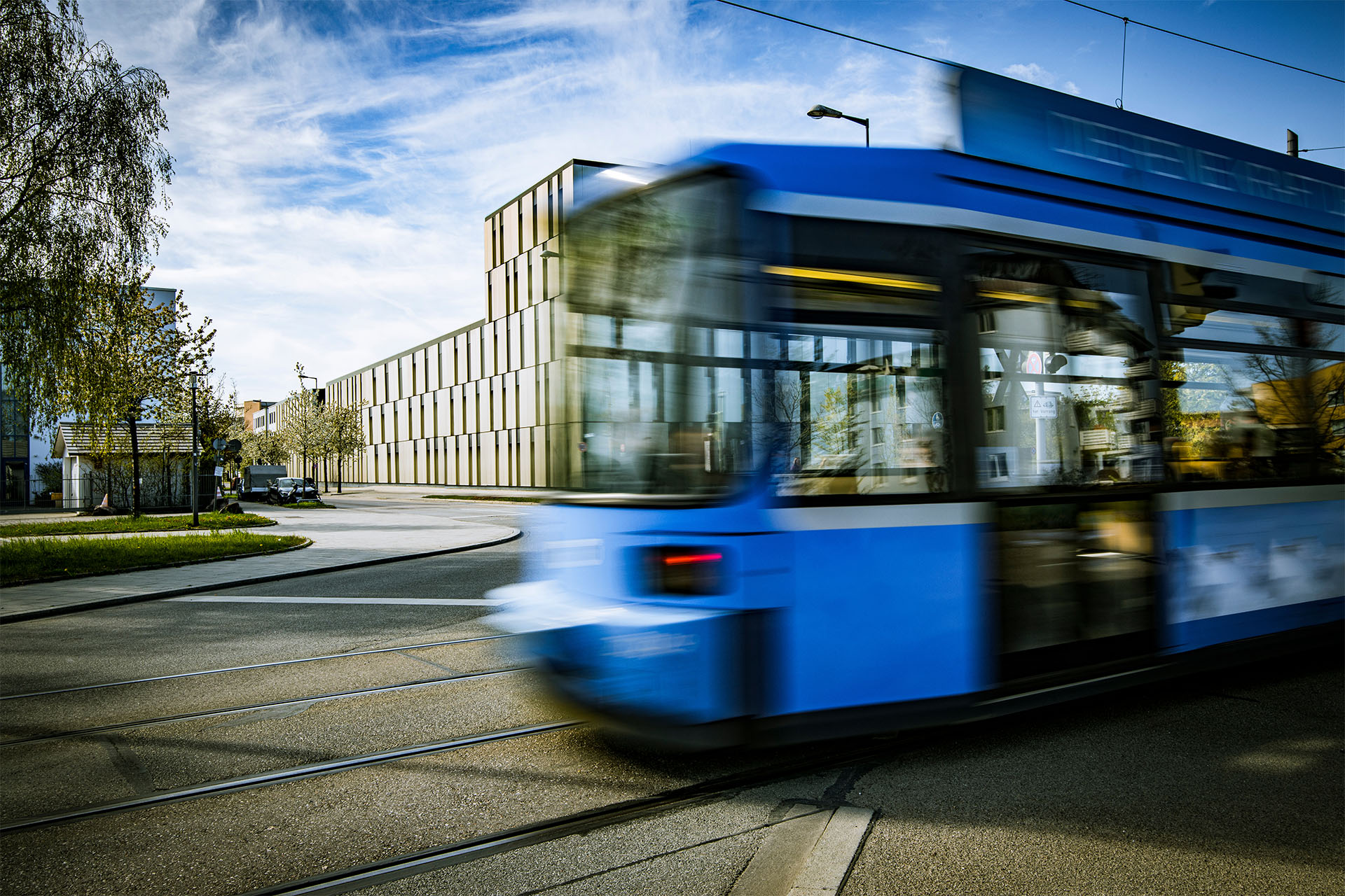 Eine fahrende Straßenbahn